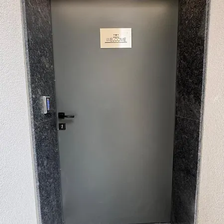 Luxurious House With Deluxe & Free Secured Parking Apartament