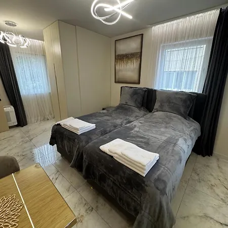 Luxurious House With Deluxe & Free Secured Parking *