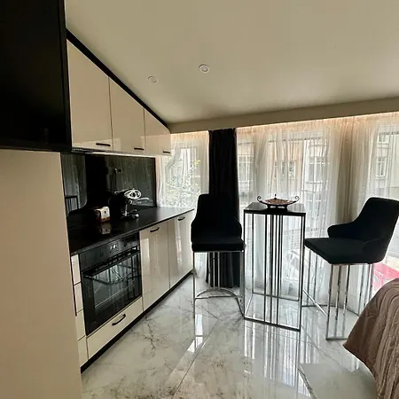 Luxurious House With Deluxe & Free Secured Parking