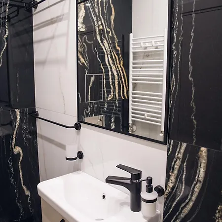 Luxurious House With Deluxe & Free Secured Parking Apartamento *