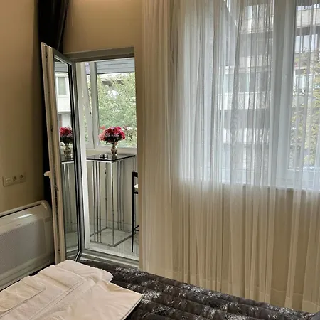 Luxurious House With Deluxe & Free Secured Parking