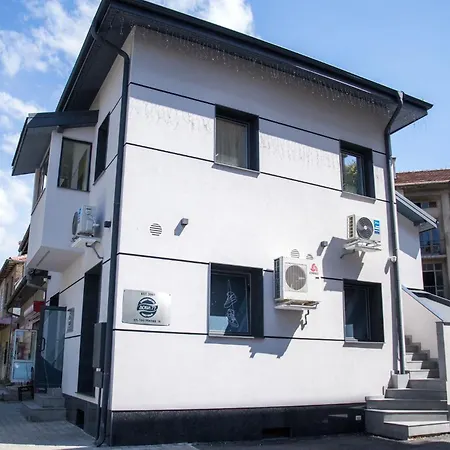 Luxurious House With Deluxe & Free Secured Parking