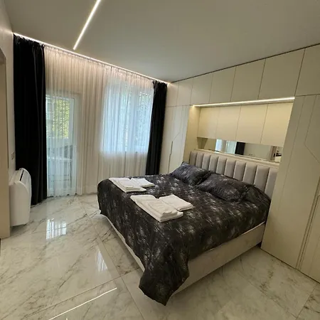 Luxurious House With Deluxe & Free Secured Parking *