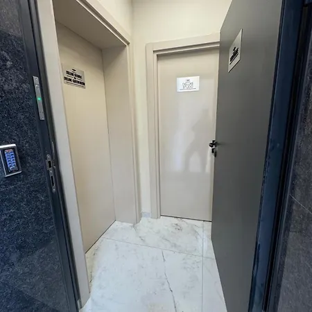 Luxurious House With Deluxe & Free Secured Parking