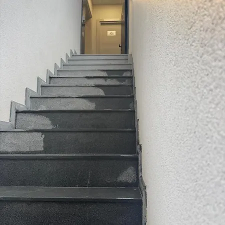 Luxurious House With Three Deluxe & Free Parking Apartment *