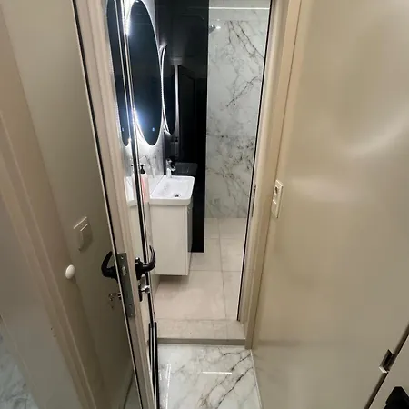 Apartment Luxurious House With Three Deluxe & Free Parking *