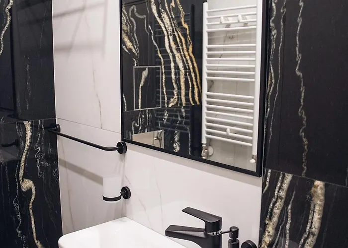 Luxurious House With Deluxe & Free Secured Parking Apartament *