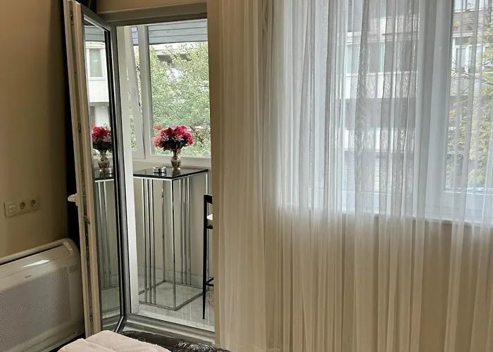 Luxurious House With Deluxe & Free Secured Parking