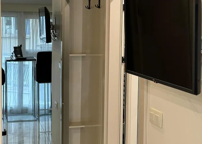 Apartament Luxurious House With Deluxe & Free Secured Parking