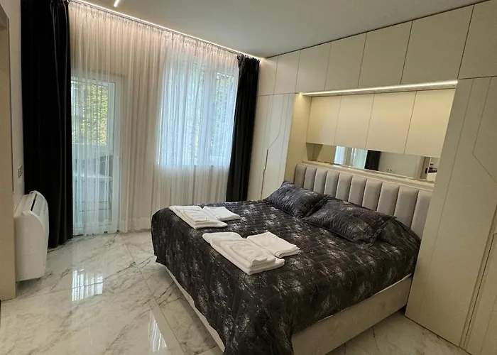 Luxurious House With Deluxe & Free Secured Parking *