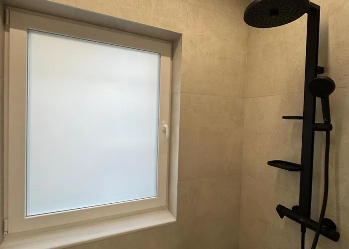 Luxurious House With Deluxe & Free Secured Parking Apartament *