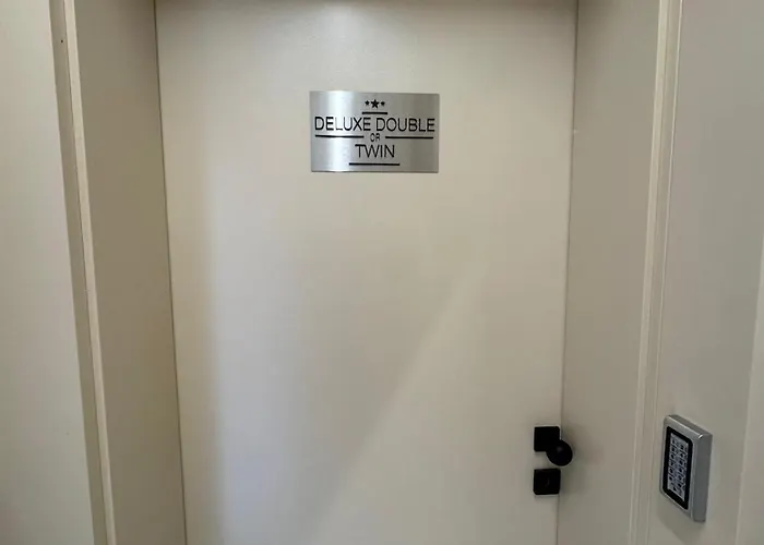 Apartament Luxurious House With Deluxe & Free Secured Parking *