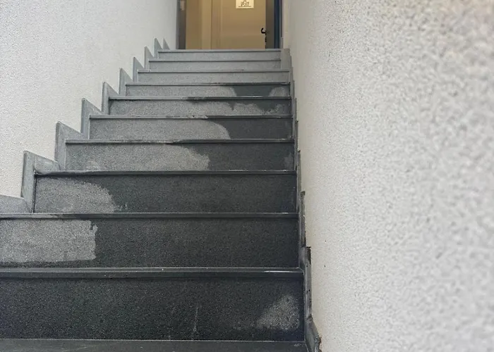 Luxurious House With Deluxe & Free Secured Parking Apartament *