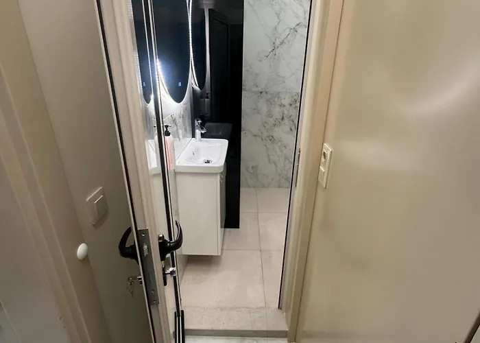 Apartament Luxurious House With Deluxe & Free Secured Parking *