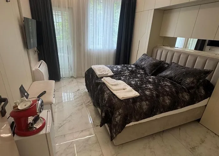 Luxurious House With Deluxe & Free Secured Parking Apartament Sofia