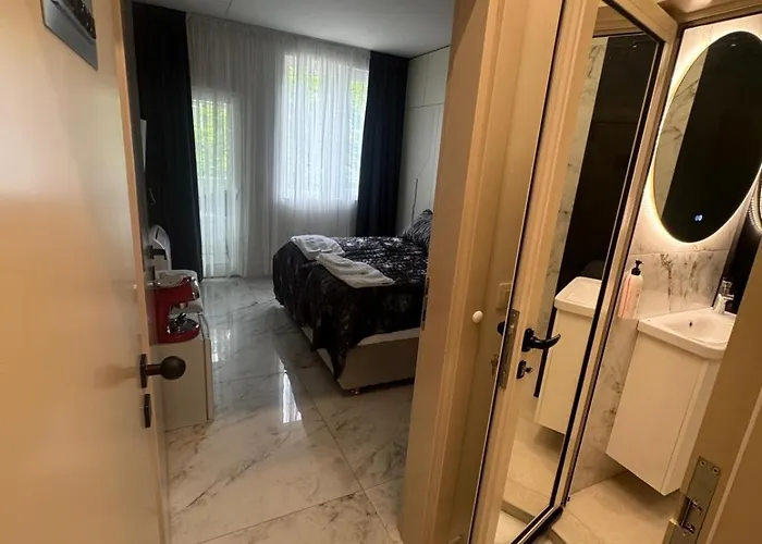 Apartament Luxurious House With Deluxe & Free Secured Parking