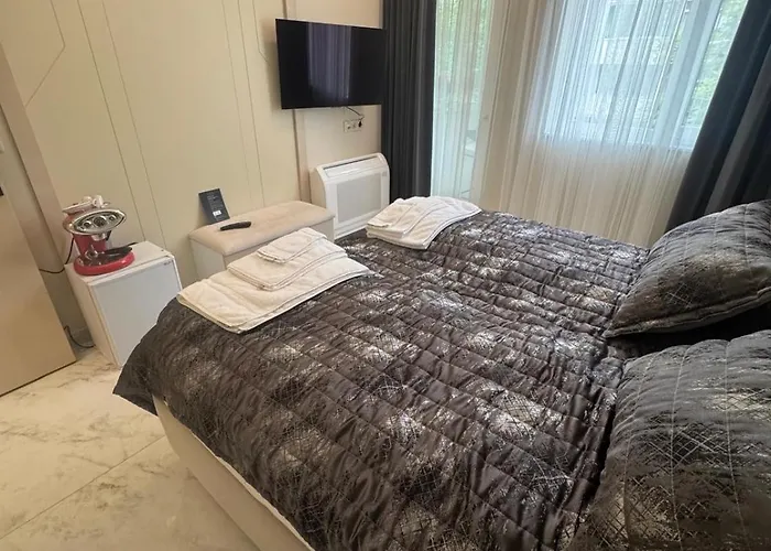 Apartament Luxurious House With Deluxe & Free Secured Parking *