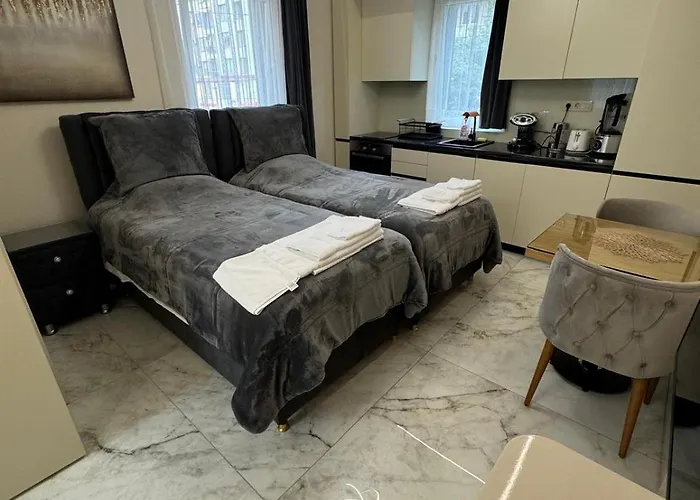 Luxurious House With Deluxe & Free Secured Parking Apartament *