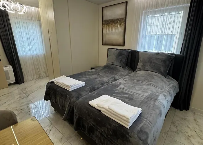 Luxurious House With Deluxe & Free Secured Parking *