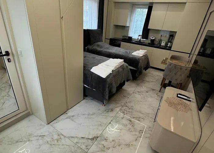 Apartament Luxurious House With Deluxe & Free Secured Parking *