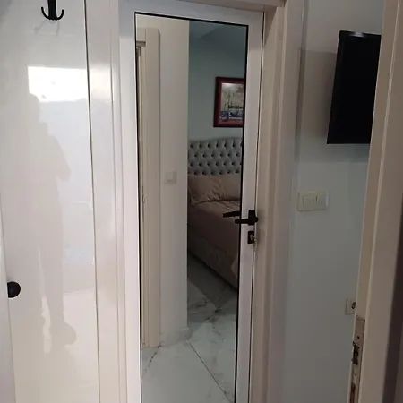 Luxurious House With Deluxe & Free Secured Parking