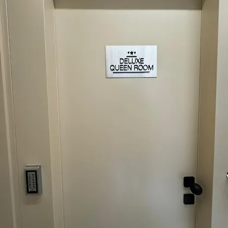 아파트 Luxurious House With Deluxe & Free Secured Parking