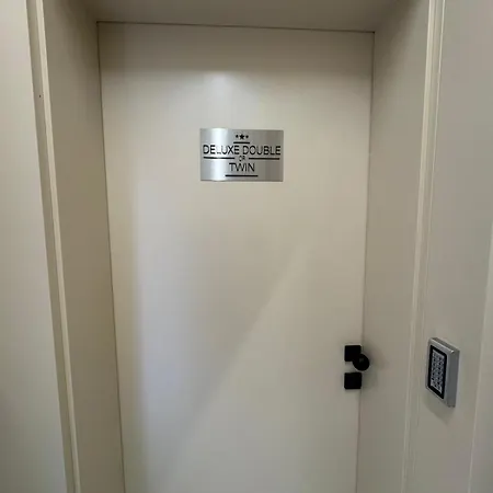 아파트 Luxurious House With Deluxe & Free Secured Parking *