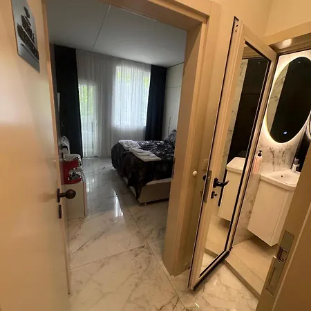 아파트 Luxurious House With Deluxe & Free Secured Parking
