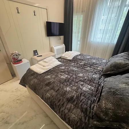 아파트 Luxurious House With Deluxe & Free Secured Parking *