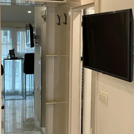 아파트 Luxurious House With Deluxe & Free Secured Parking