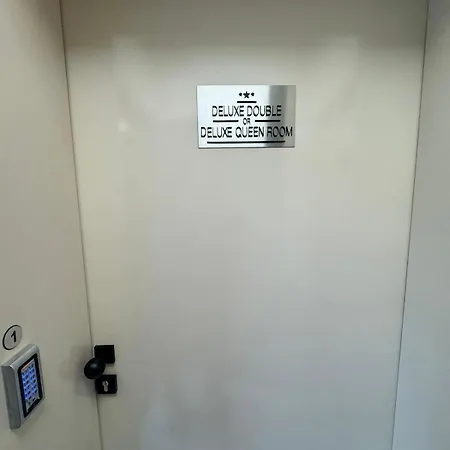 Luxurious House With Deluxe & Free Secured Parking 아파트