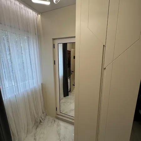 Luxurious House With Deluxe & Free Secured Parking 아파트 *